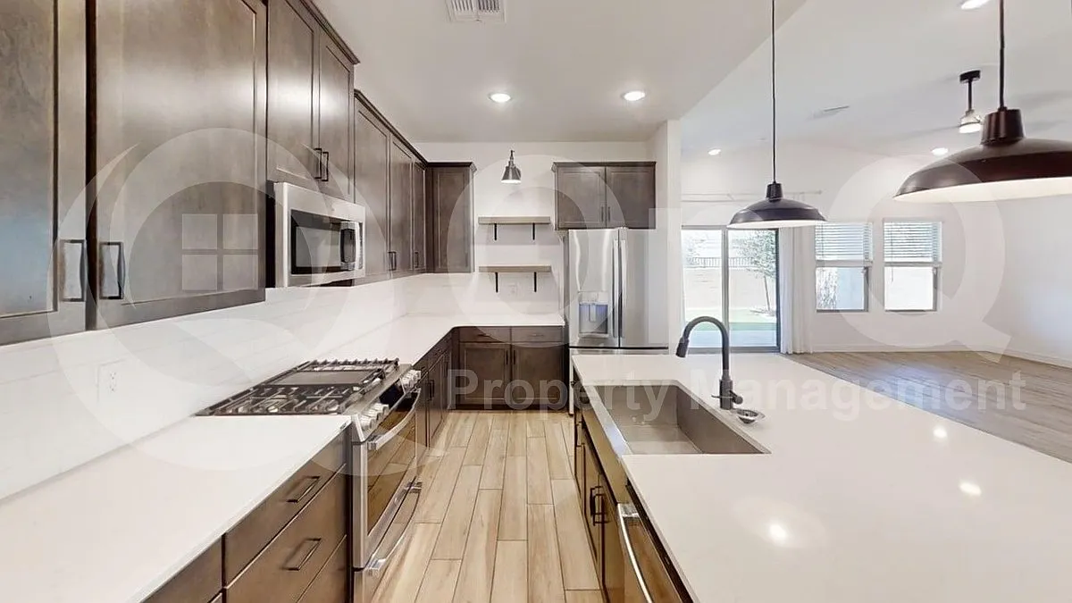 4 bed, 3.0 bath, 1977 sqft, $2,599 — Photo 2