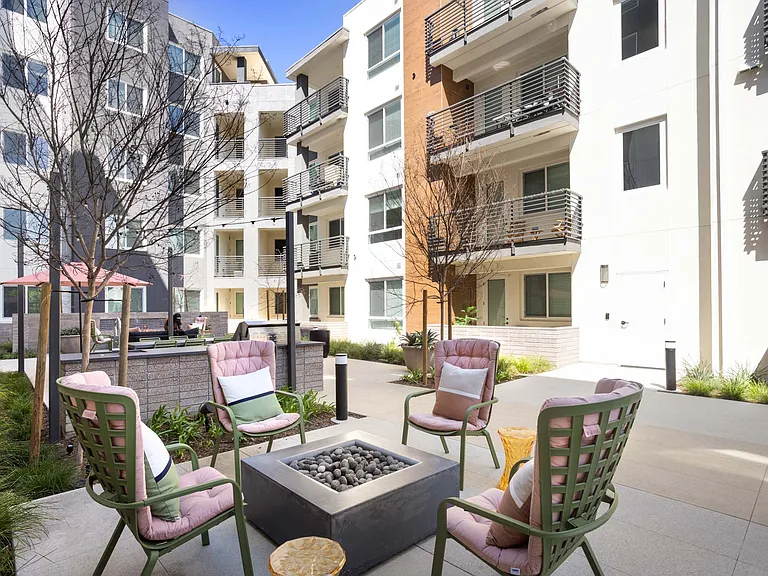 Alexan Noho West — Photo 93