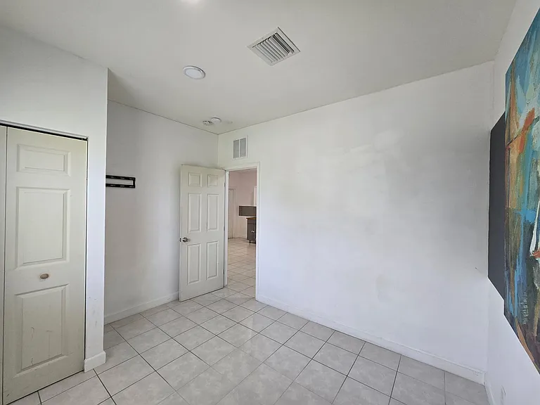 1922 Garfield St #3 — Photo 7