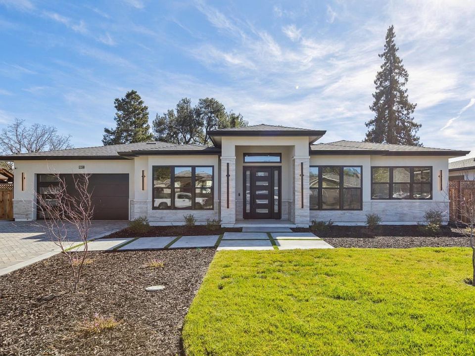 1st image of 12584 Paseo Flores