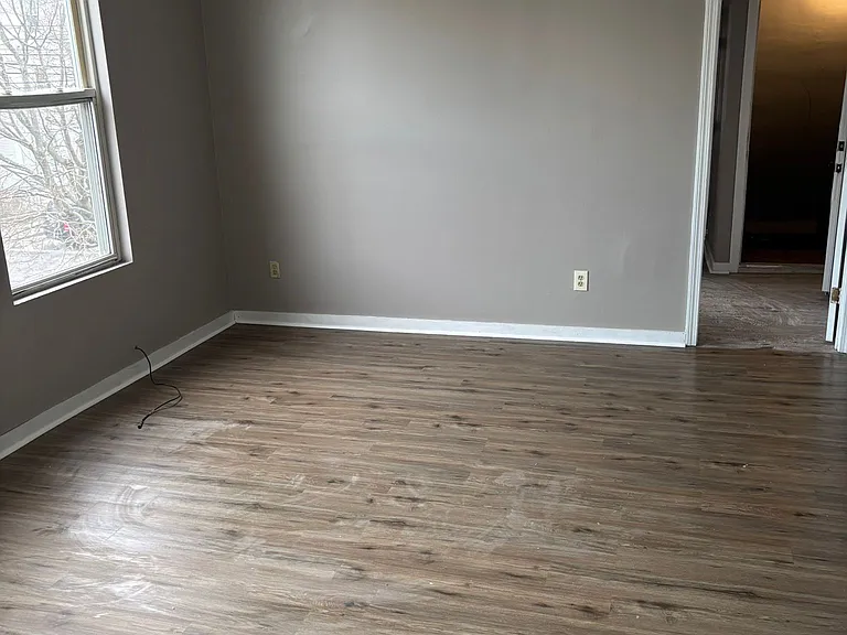 273-275 Rivet St — Photo 6