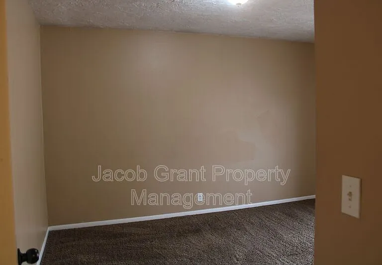 2215 Gail Dr — Photo 10