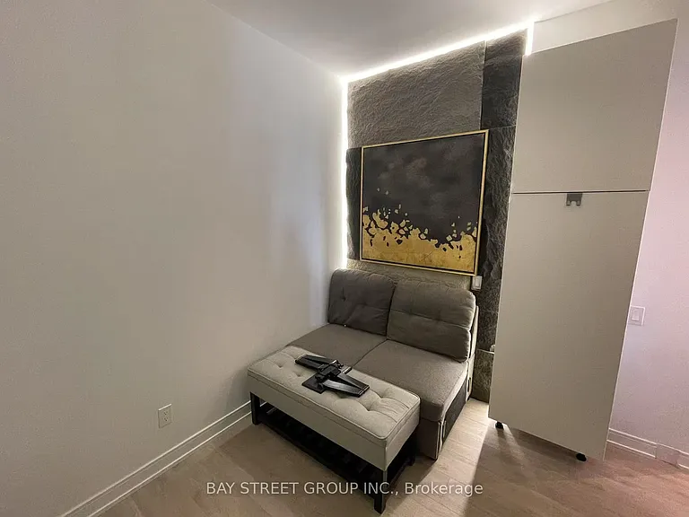 3 Gloucester St #1713 — Photo 3