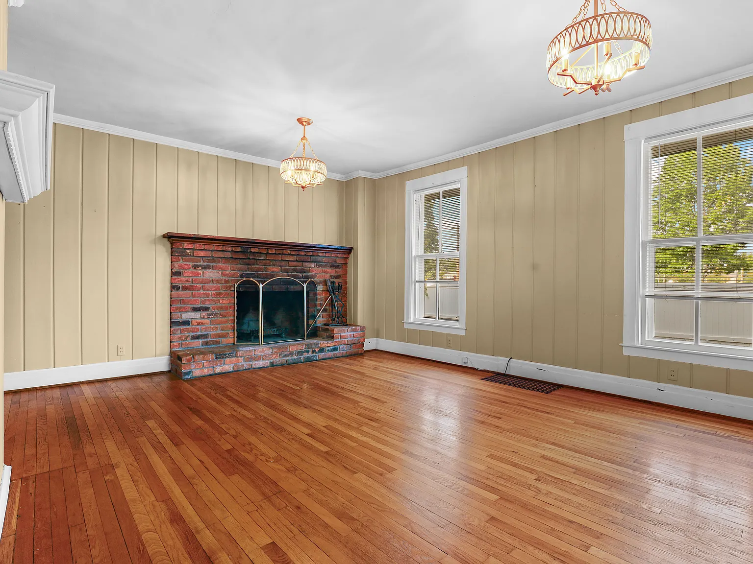 22526 Garrison St — Photo 4