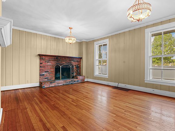 3rd image of 22526 Garrison St