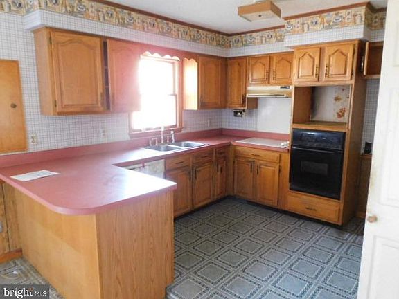 3rd image of 7598 Lovey Ln