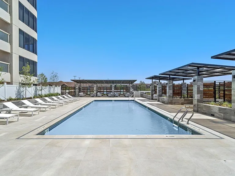 The Parklane — Photo 9