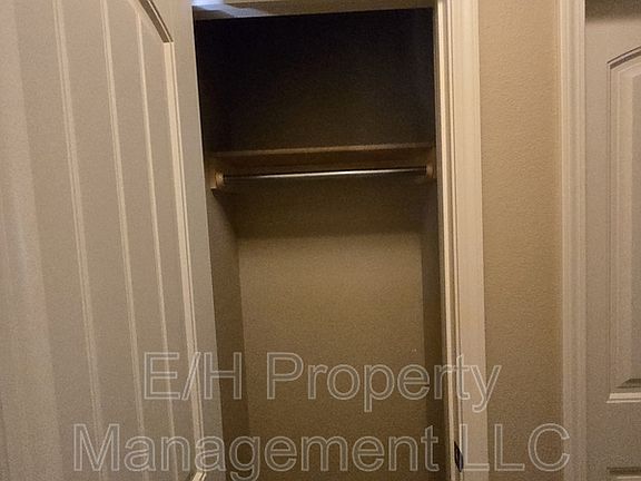 4th image of 2146 N Woodlawn Blvd