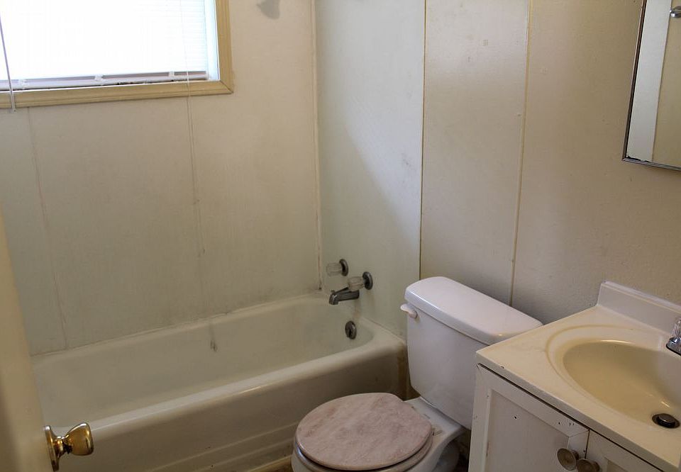 2nd image of 7717 Helbig Rd