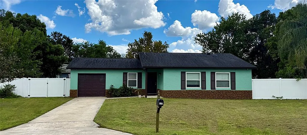 3 bed, 2.0 bath, 1064 sqft, $2,149 — Photo 1