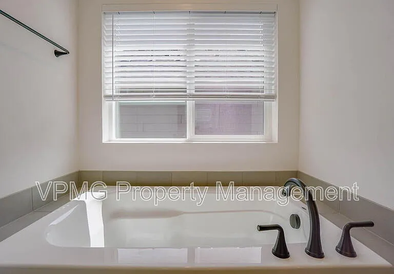 1605 NE 180th Ave — Photo 19