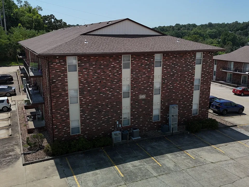 919 Southwest Blvd #M