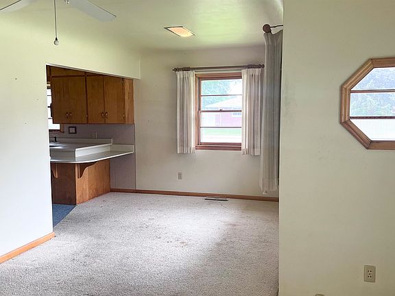 4th image of 302 S Jefferson