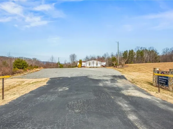 1255 Mountain View Rd, King, NC 27021