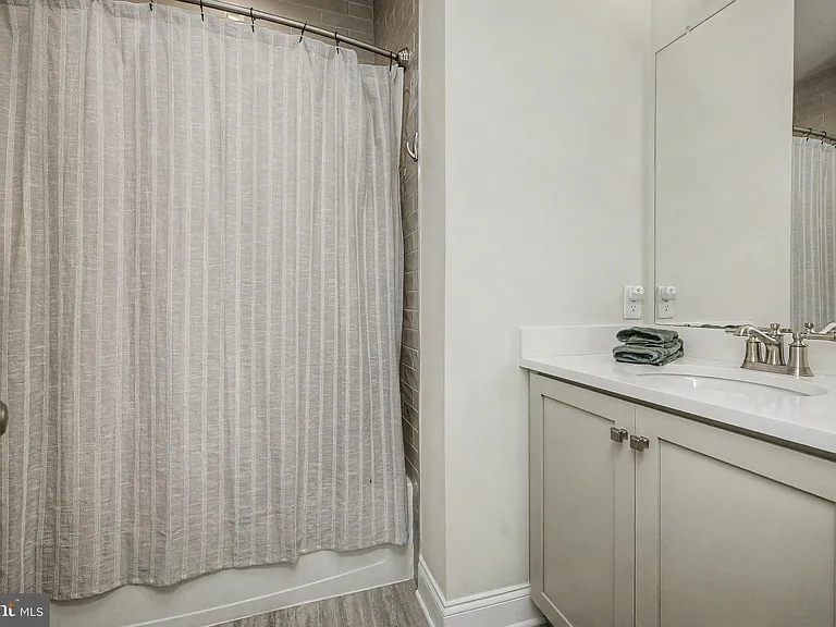300 Squire Dr — Photo 28