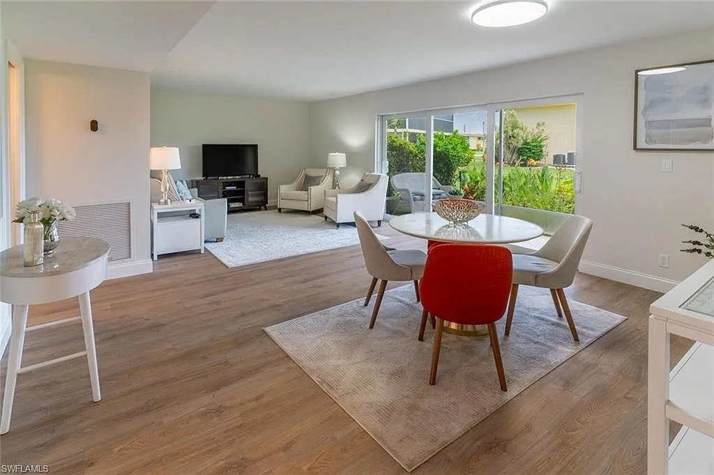 2 bed, 2.0 bath, 1270 sqft, $4,500 — Photo 4