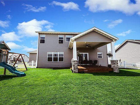 3rd image of 7061 Richmond Dr