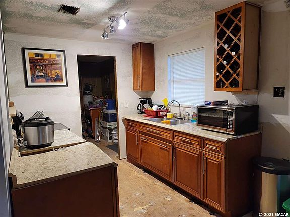 3rd image of 3270 SE 18th Ave