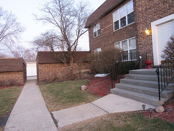 3rd image of 18515 Harwood Ave APT 2B