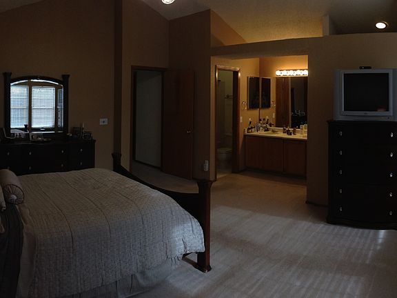 Master Bedroom, High Ceiling