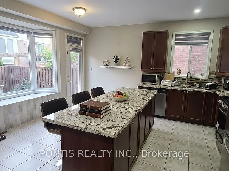 33 Clyde Rd — Photo 2