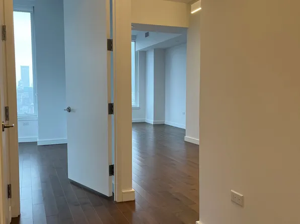 515 West 36th Street image 2 of 22