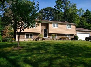 20 Edmond Dr, North Kingstown, RI 02852