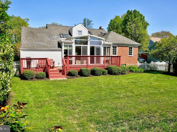 129 Lee Cir, Bryn Mawr, PA 19010