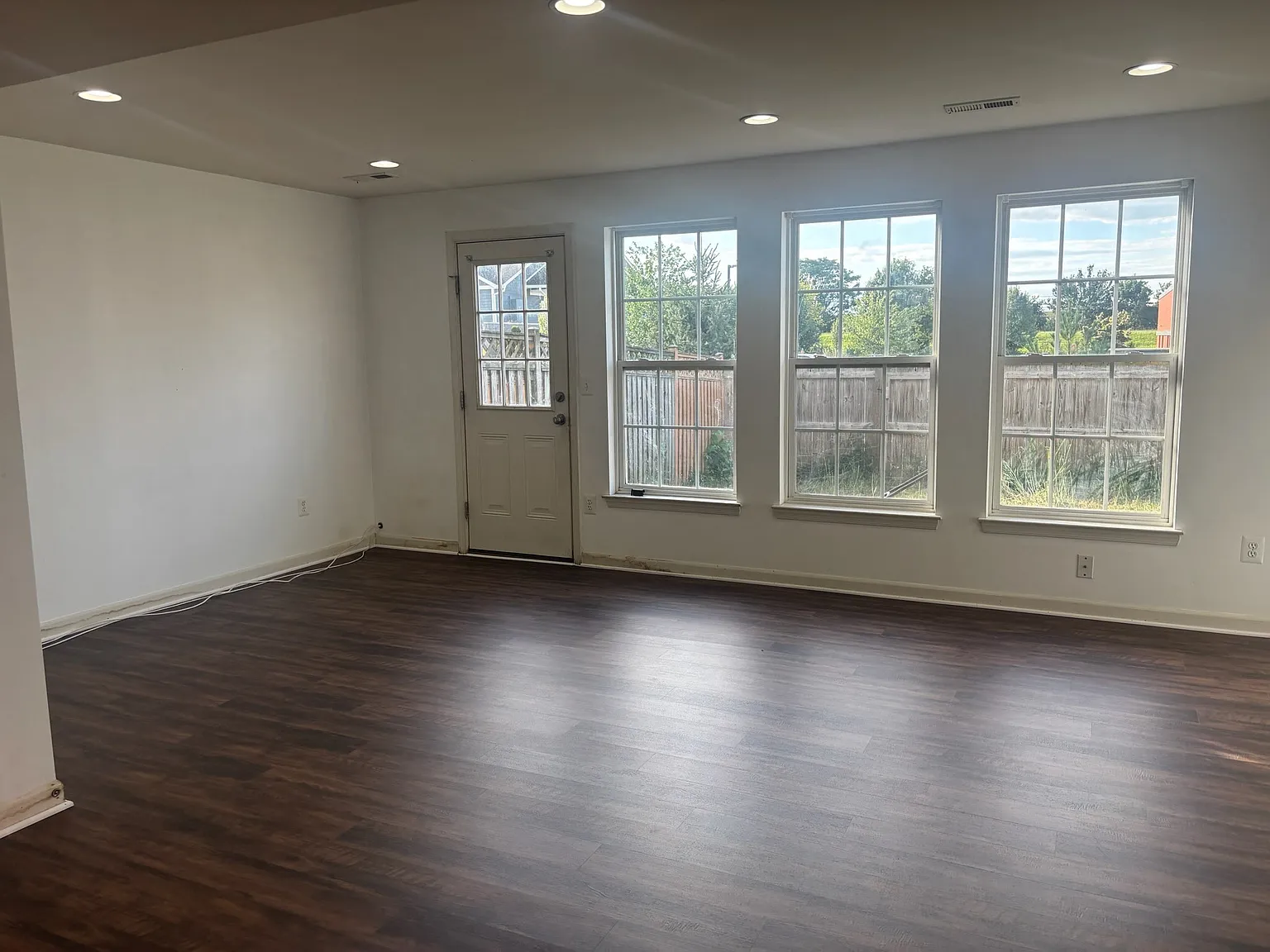 3 bed, 2.5 bath, 2340 sqft, $2,300 — Photo 4
