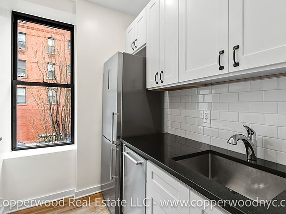 4th image of 1592 1st Ave #1B