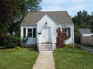 638 Summit St, Elgin, IL 60120