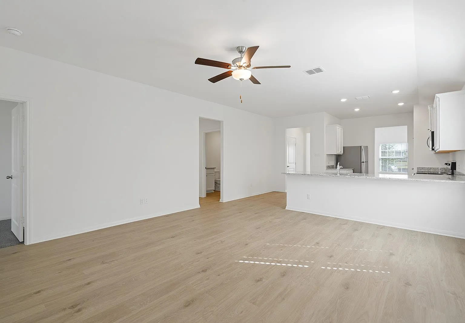 3 bed, 2.0 bath, 1530 sqft, $2,340 — Photo 3