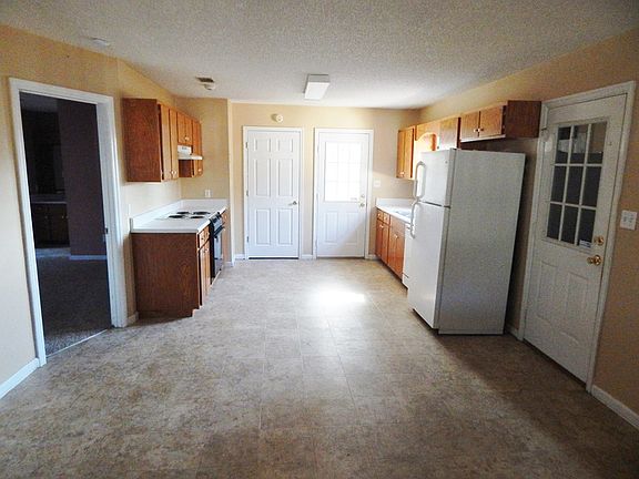 4th image of 1725 Largo Cir