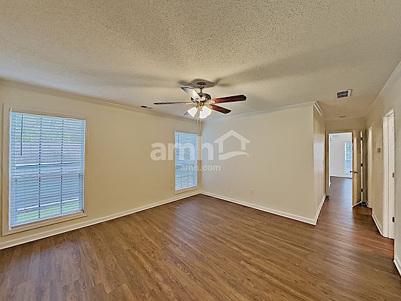 4th image of 1086 Berkley Dr SE