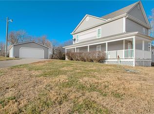 1261 SE Mill St, Dearborn, MO 64439