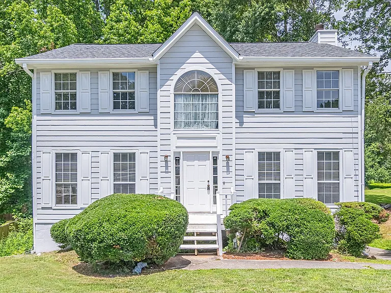 2402 Betsy Ct SW — Photo 1