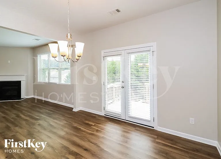 106 Woodbridge Trl — Photo 4