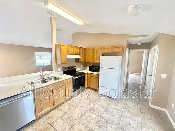 3rd image of 2502 Trianna St