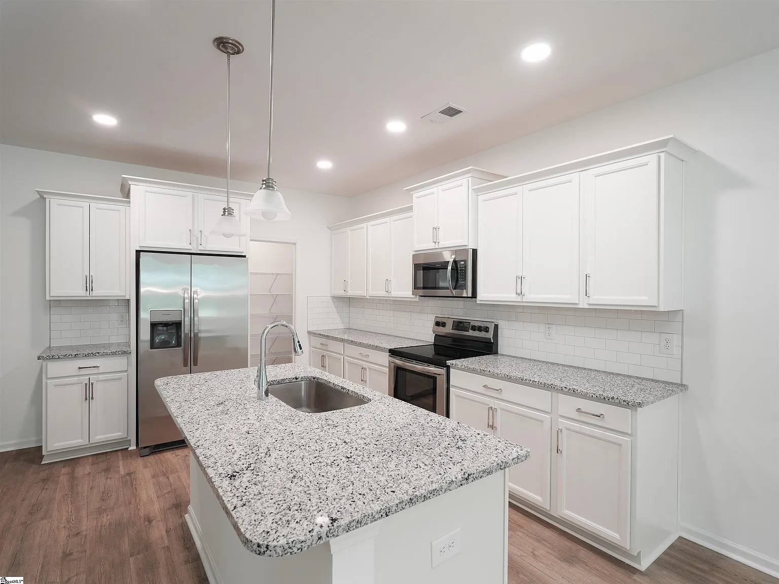 4 bed, 2.5 bath, $2,095 — Photo 4