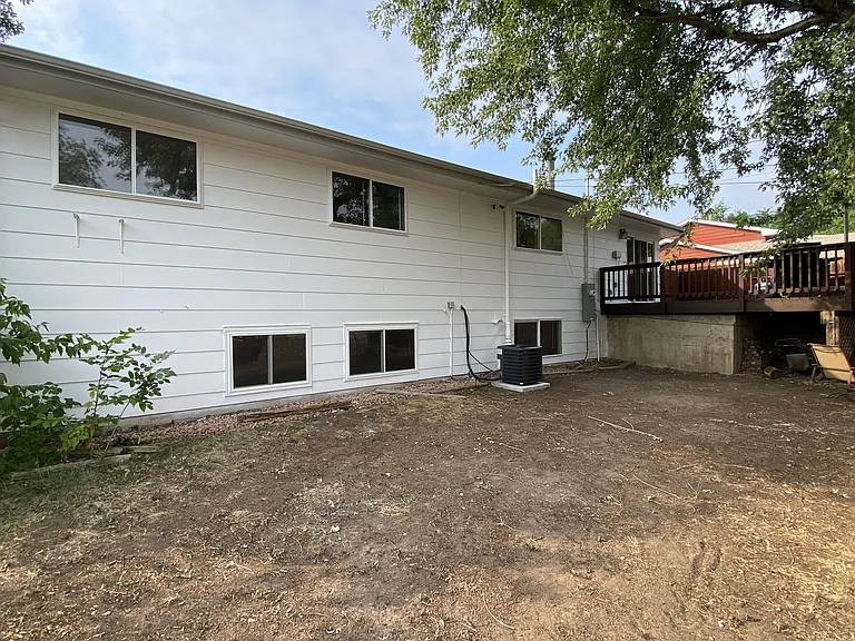 House Exterior, Backyard