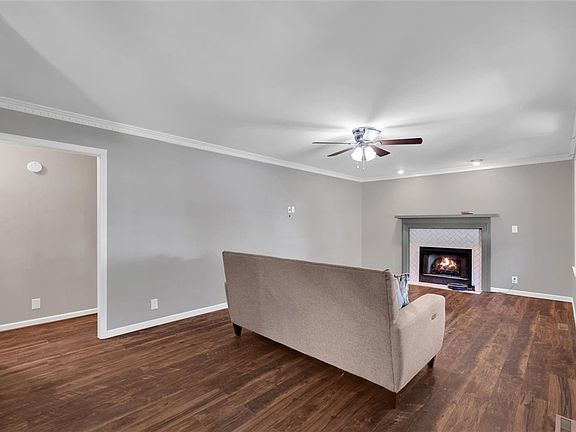 3rd image of 519 Hillandale Rd