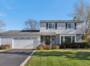 203 Pine St, Deerfield, IL 60015