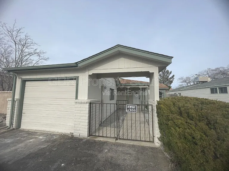 4733 Platinum Dr NE — Photo 1