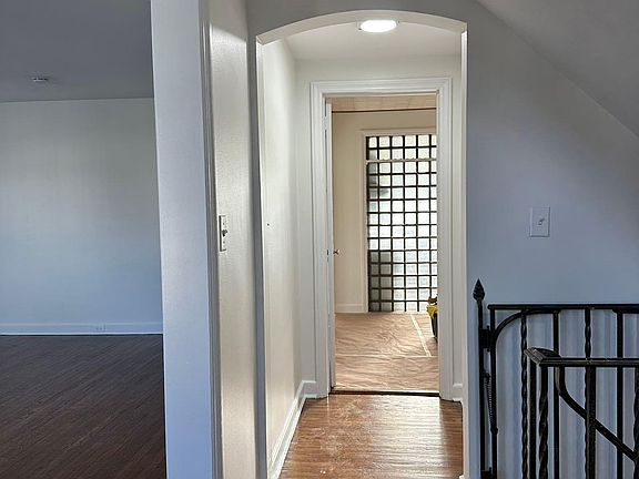 2nd image of 25420 Pembroke Ave Floor 1