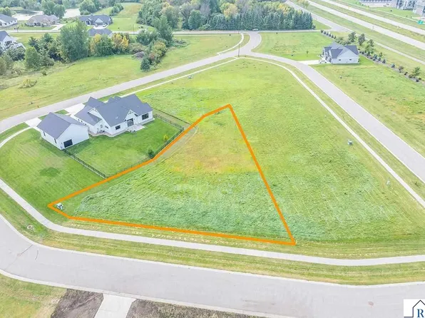 140 Pine Creek Rd, Mankato, MN 56001