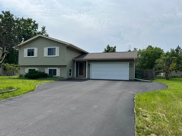 240 107th Ln NW, Coon Rapids, MN 55448