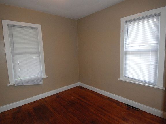 4th image of 607 W Broadway Ave