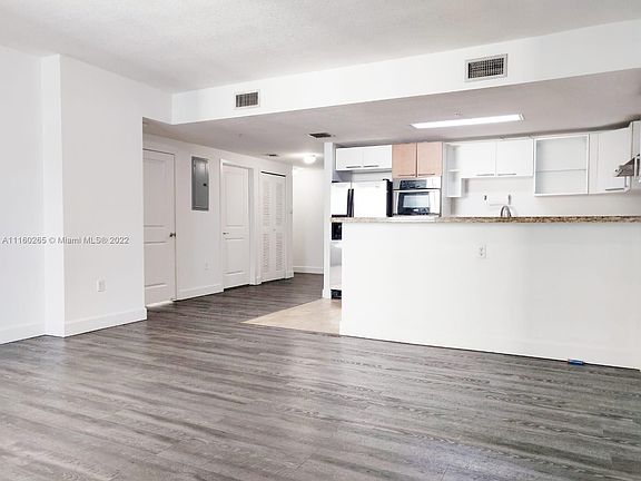 2nd image of 170 SE 14th St APT 2008