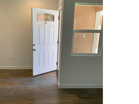 4th image of 733 W 123rd St #3