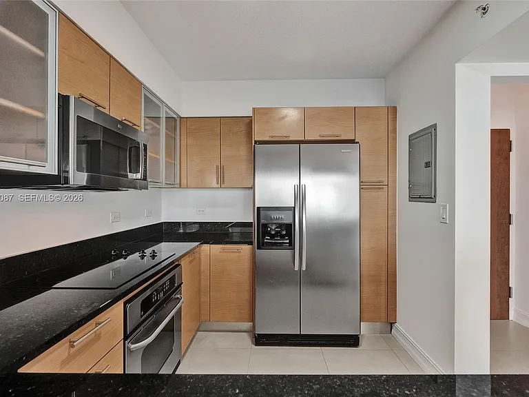 31 SE 5th St #2305 — Photo 14